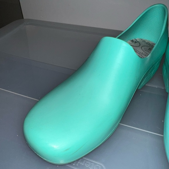 Sticky Shoes W8 Nursing, Chef, Kitchen,Work Clogs Waterproof NonSlip Light Green - Picture 4 of 13